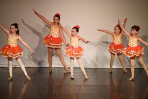 Senior Kinder Dance - Mon @ 5:15pm, 30m
