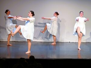 Intermediate Dance - Mon @ 6:30pm, 45m